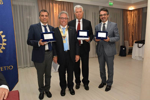 http://www.rotarybarisud.org/rbs/images/articoli/2015/27_06_2016/foto_articolo/20160627_5.png