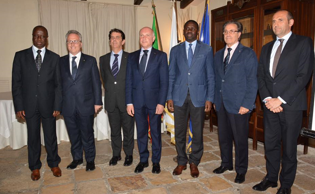 https://www.rotarybarisud.org/rbs/images/articoli/2015/20_04_2016_senegal/senegal_3.png