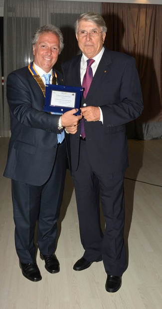 https://www.rotarybarisud.org/rbs/images/articoli/2015/27_06_2016/foto_articolo/20160627_10.png