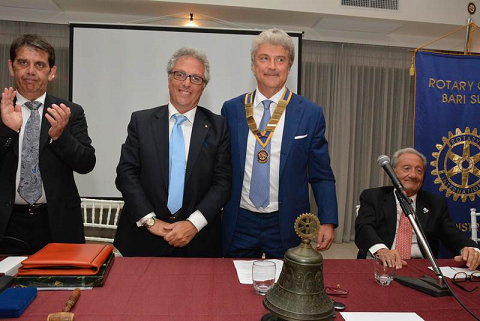 https://www.rotarybarisud.org/rbs/images/articoli/2015/27_06_2016/foto_articolo/20160627_16.png