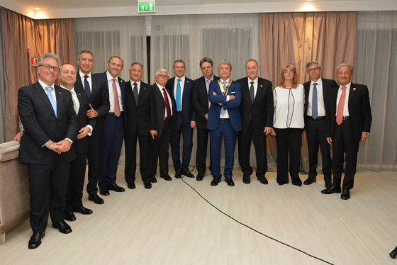 https://www.rotarybarisud.org/rbs/images/articoli/2015/27_06_2016/foto_articolo/20160627_18.png