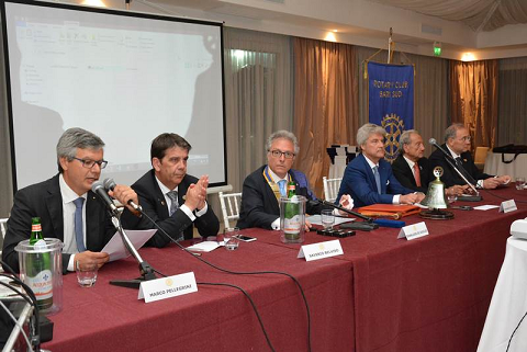 https://www.rotarybarisud.org/rbs/images/articoli/2015/27_06_2016/foto_articolo/20160627_2.png