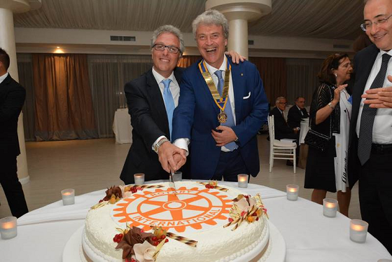 https://www.rotarybarisud.org/rbs/images/articoli/2015/27_06_2016/foto_articolo/20160627_22.png
