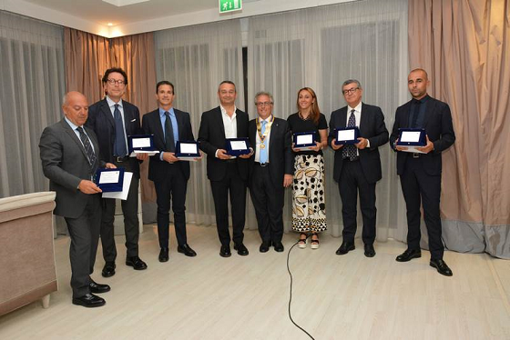 https://www.rotarybarisud.org/rbs/images/articoli/2015/27_06_2016/foto_articolo/20160627_4.png