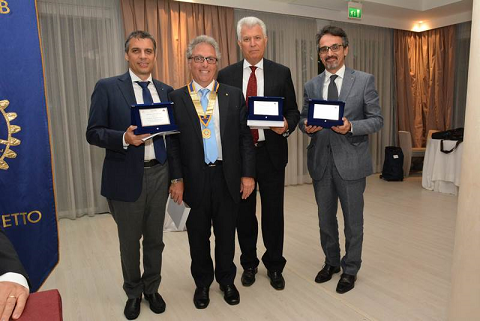 https://www.rotarybarisud.org/rbs/images/articoli/2015/27_06_2016/foto_articolo/20160627_5.png